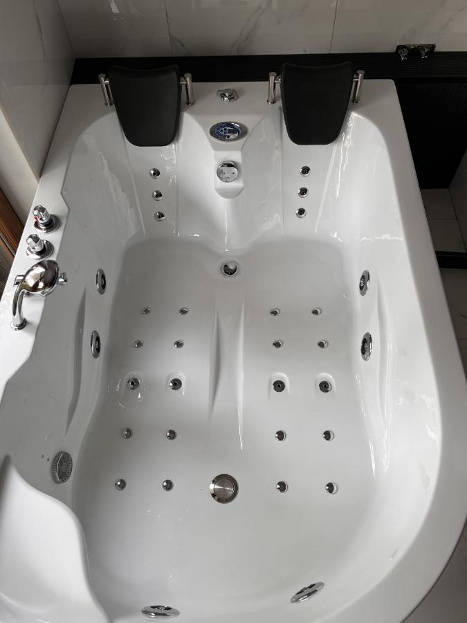 Jacuzzi Rakowicka Top Apartments Cracovia Exterior foto